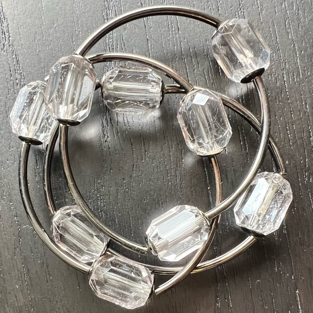 Vera Wang Clear Sparkly Beads and Dark Gunmetal Aluminum Band Stretchy Bracelet